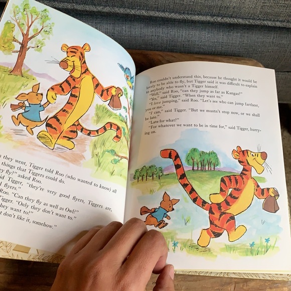 Little Golden Book Walt Disney Presents Winnie-the-Pooh and Tigger 8th Edition - Picture 6 of 14